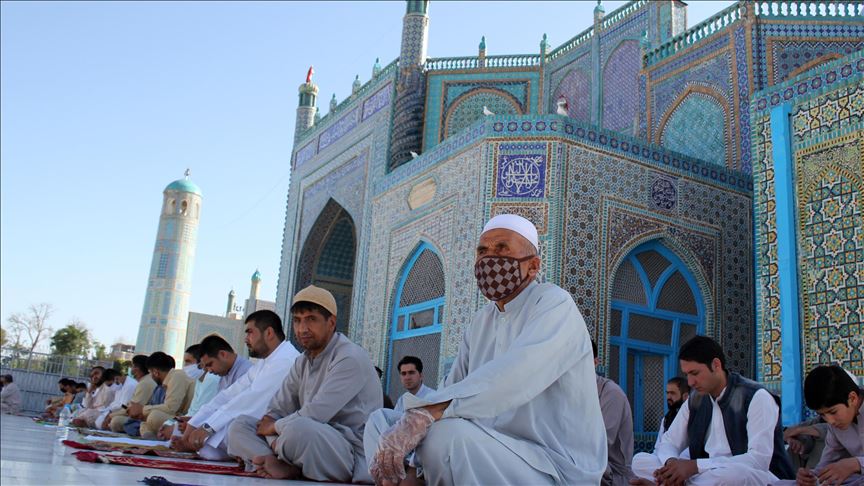 العالم الإسلامي يحتفل بعيد الفطر في ظل تفشي كورونا